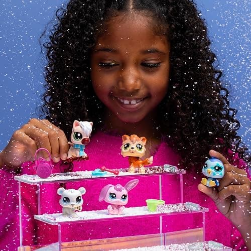 Littlest Pet Shop - Winter Besties Collector Set - LPS Gen 7, Authentic Mystery Figures, Surprise Collectible Kidult Toy, Girls, Boys, Kids, Tweens Ages 4+ thumbnail 4
