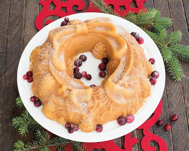 Nordic Ware Platinum Holiday Wreath Bundt Pan thumbnail 5