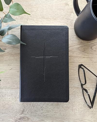 NLT Premium Value Thinline Bible, Filament Enabled (LeatherLike, Trinity Cross Black) thumbnail 7