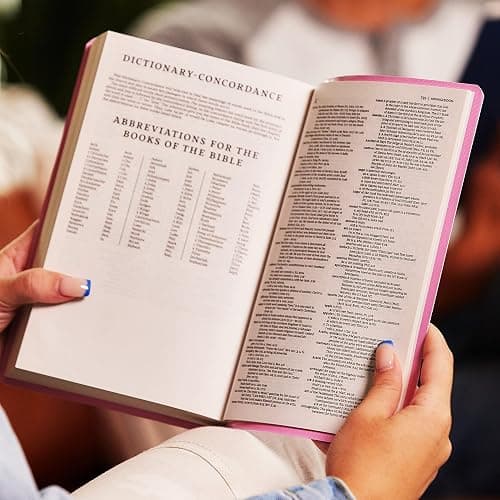NKJV, Gift and Award Bible, Leather-Look, White, Red Letter, Comfort Print: Holy Bible, New King James Version thumbnail 11