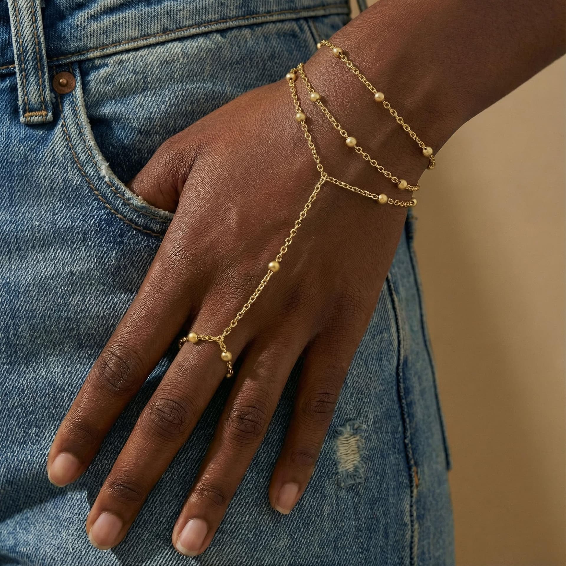 Pulsera de cadena de mano de oro para mujer, chapado en oro de 14 quilates, cadena de mano, delicada pulsera ajustable de perlas de oro para mujer, no se deslustra, pulsera simple de moda thumbnail 3