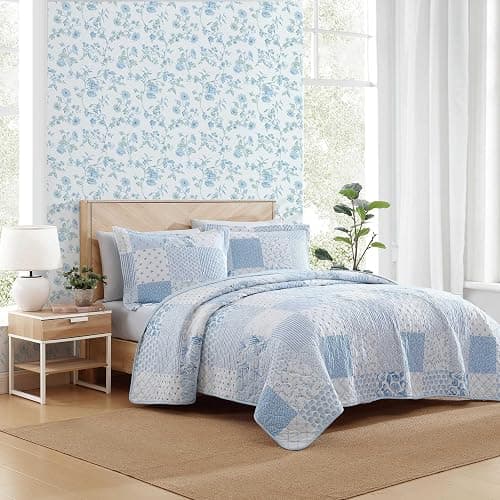 Laura Ashley - Queen Quilt Set, Reversible Premium Bedding with Matching Shams, Luxuriously Soft Home Decor (Colleens Coastal Patchwork Blue, Queen) thumbnail 2