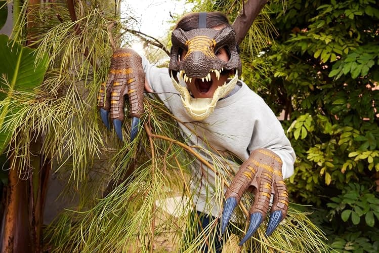 Mattel Jurassic World Rebirth Spinosaurus Dinosaur Mask, Role-Play Head Wear, Movie-Inspired Costume Gear, Openable Jaw, Realistic Texture and Color, Adjustable Strap thumbnail 2