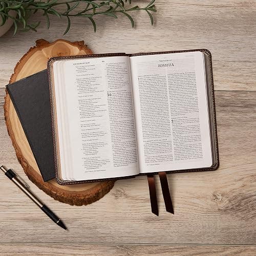 NKJV, Thinline Bible, Compact, Leathersoft, Blue, Red Letter, Comfort Print: Holy Bible, New King James Version thumbnail 7