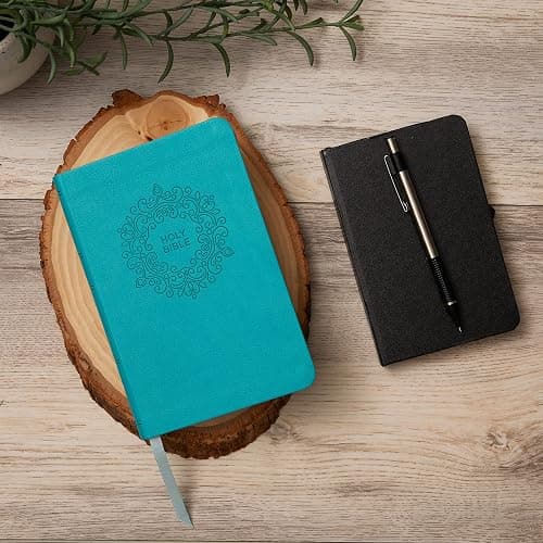 NKJV, Thinline Bible, Compact, Leathersoft, Blue, Red Letter, Comfort Print: Holy Bible, New King James Version thumbnail 2