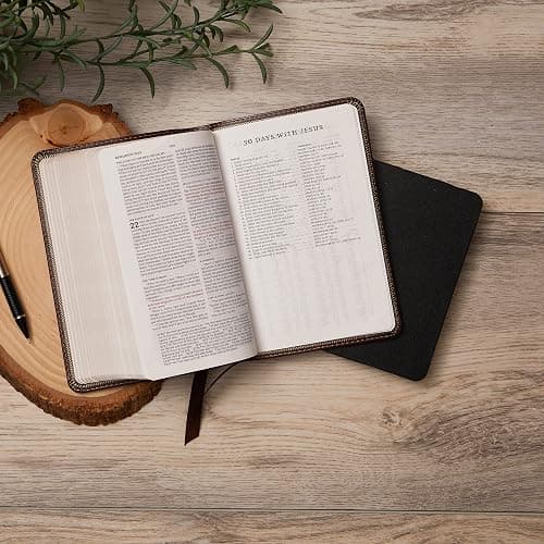 NKJV, Thinline Bible, Compact, Leathersoft, Blue, Red Letter, Comfort Print: Holy Bible, New King James Version thumbnail 10
