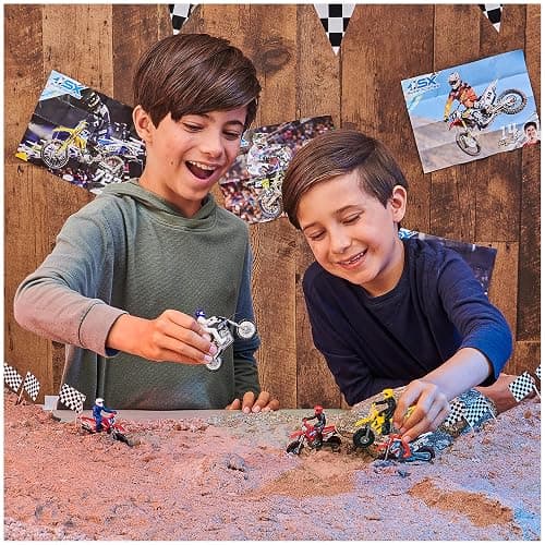 Supercross, Authentic 5-Pack of 1:24 Scale Die-Cast Motorcycles with Rider Figure, Toy Moto Bike for Kids and Collectors Ages 3 and up thumbnail 2