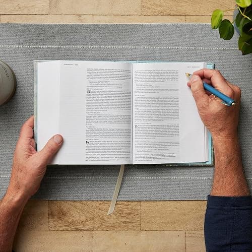 NKJV, Journal the Word Bible, Cloth over Board, Blue Floral, Red Letter, Comfort Print: Reflect, Journal, or Create Art Next to Your Favorite Verses thumbnail 4