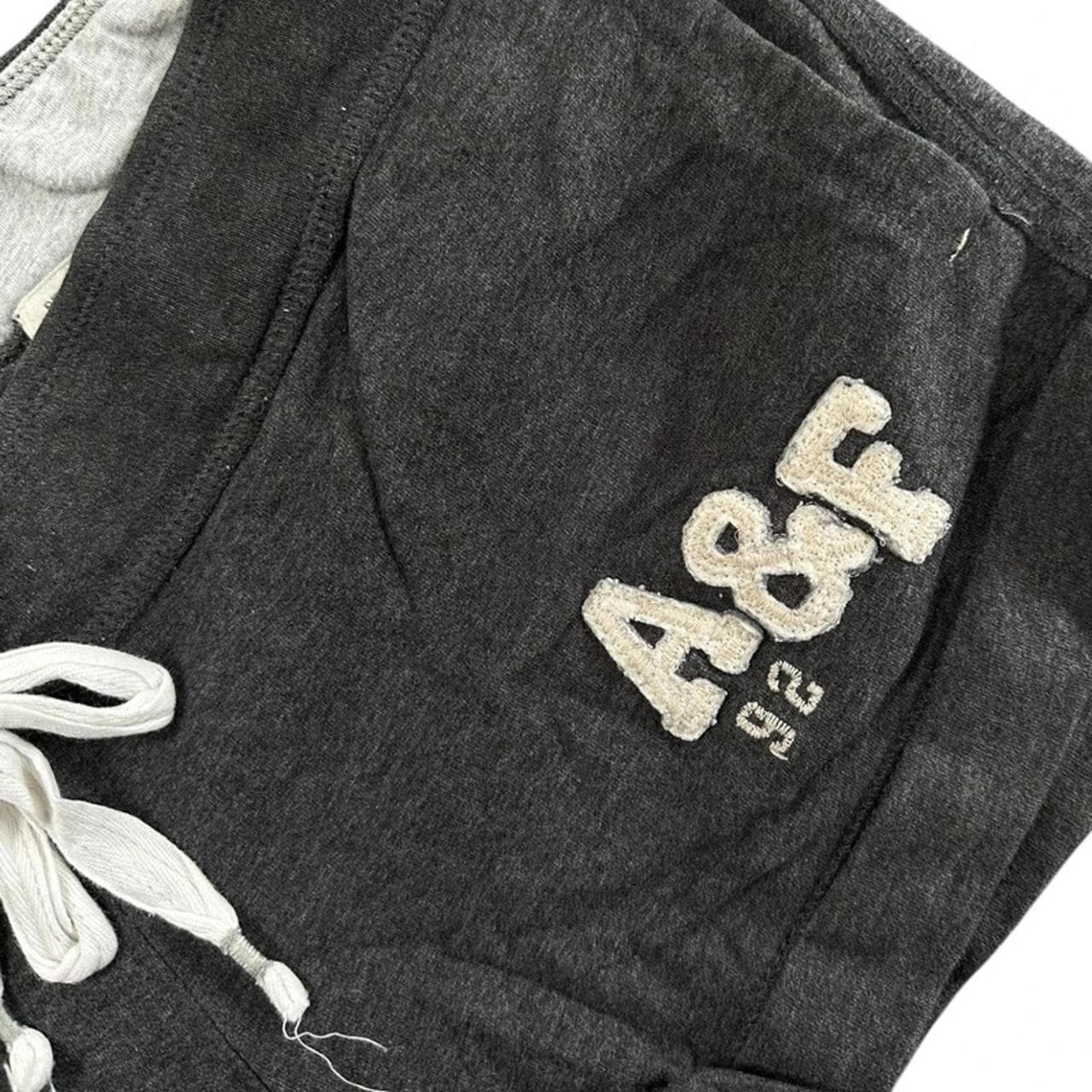 2000s grunge Abercrombie &amp; Fitch grey embroidered... thumbnail 3
