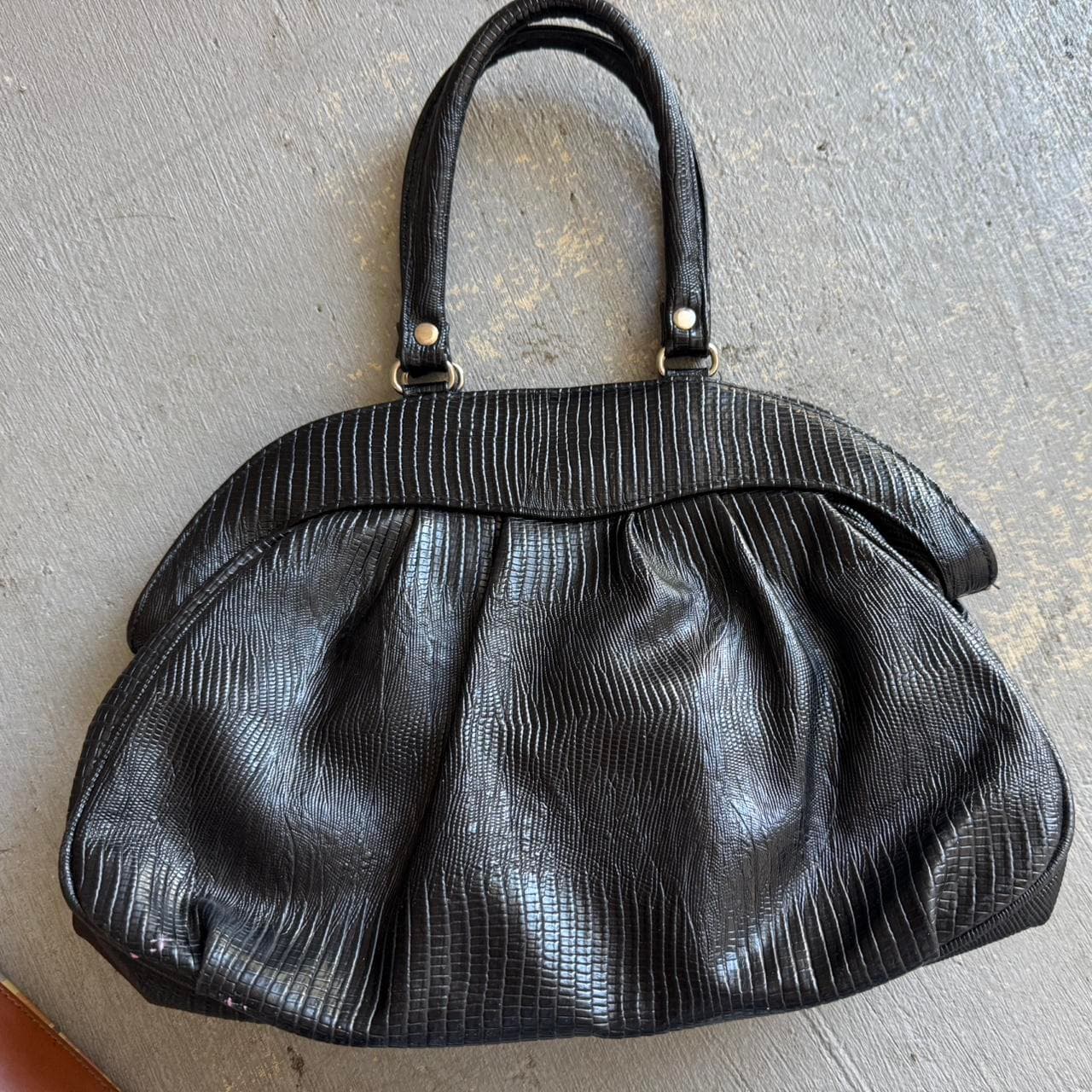 Black and white leather shoulder bag with a touch of... thumbnail 2
