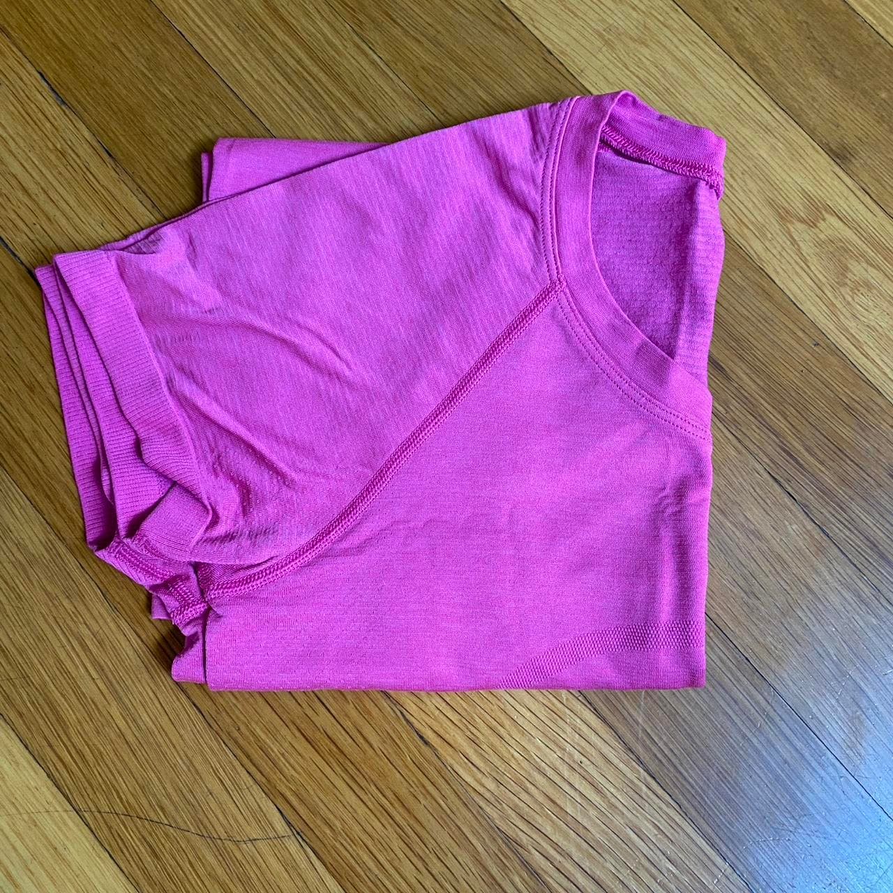 Lululemon Swiftly Shirt/Size 6

Color:Sonic...