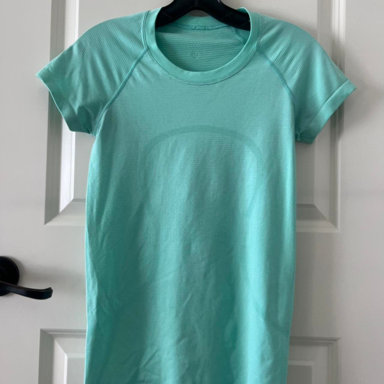 Lululemon mint short sleeve swiftly tech

Size:...