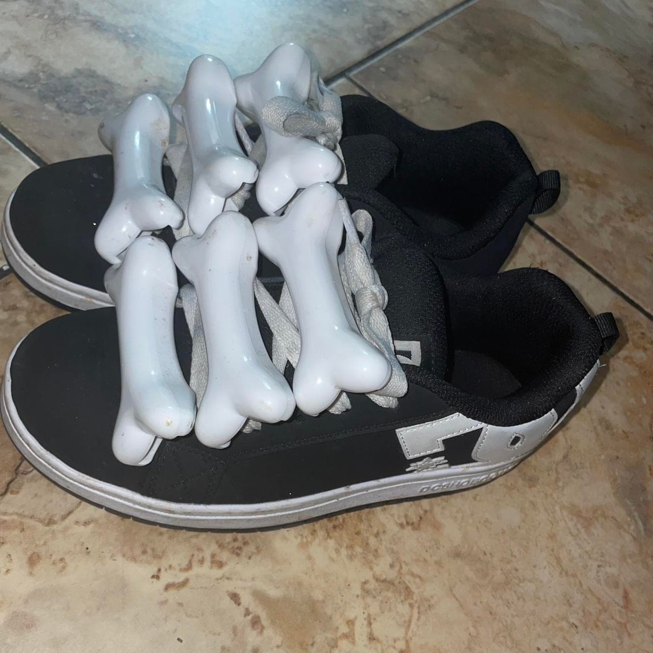 DC court graffiks skate shoes
Jeremy scott bones... - Image 1