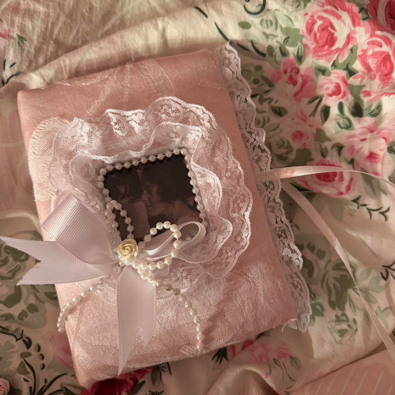 This is a handmade photo album I designed in my... - Image 1