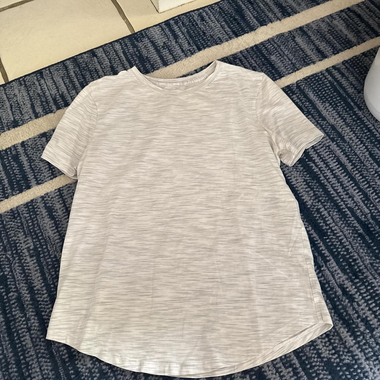 Lululemon women’s size 6 grey and white patterned...