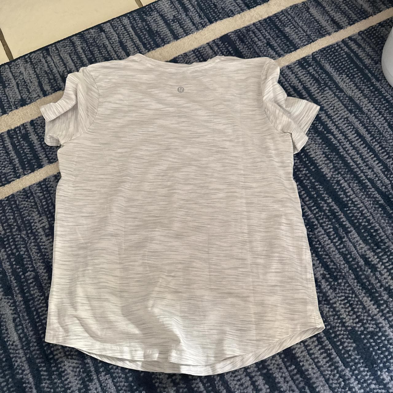 Lululemon women’s size 6 grey and white patterned... thumbnail 2