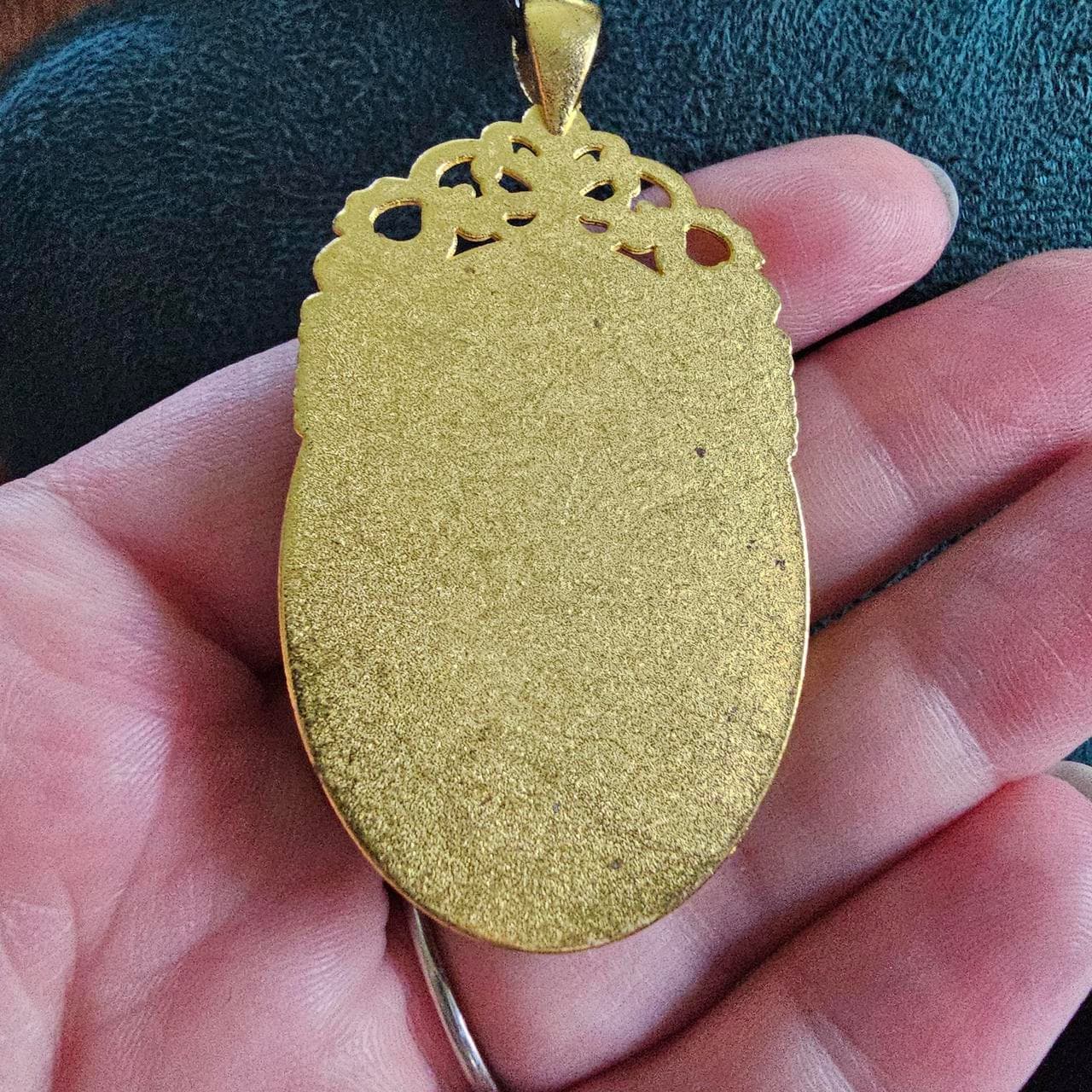 Beautiful gold tone vintage new old stock cameo... thumbnail 3