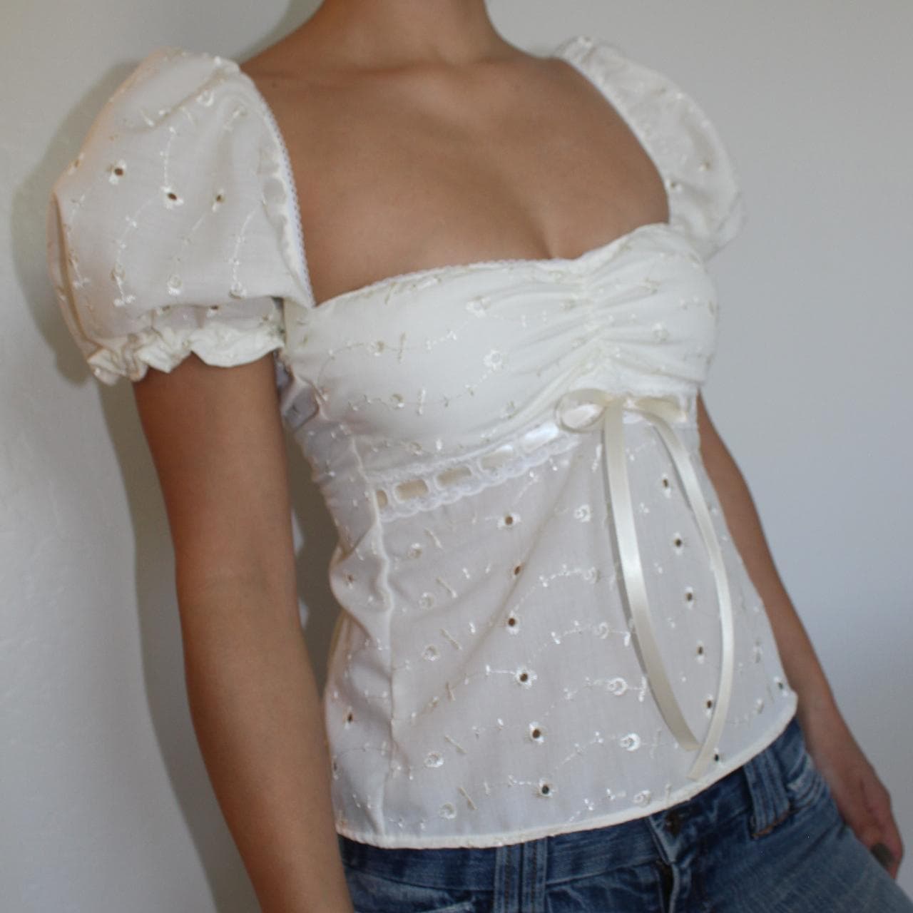 The Arwen top 
Handmade ivory embroidered fabric... thumbnail 2