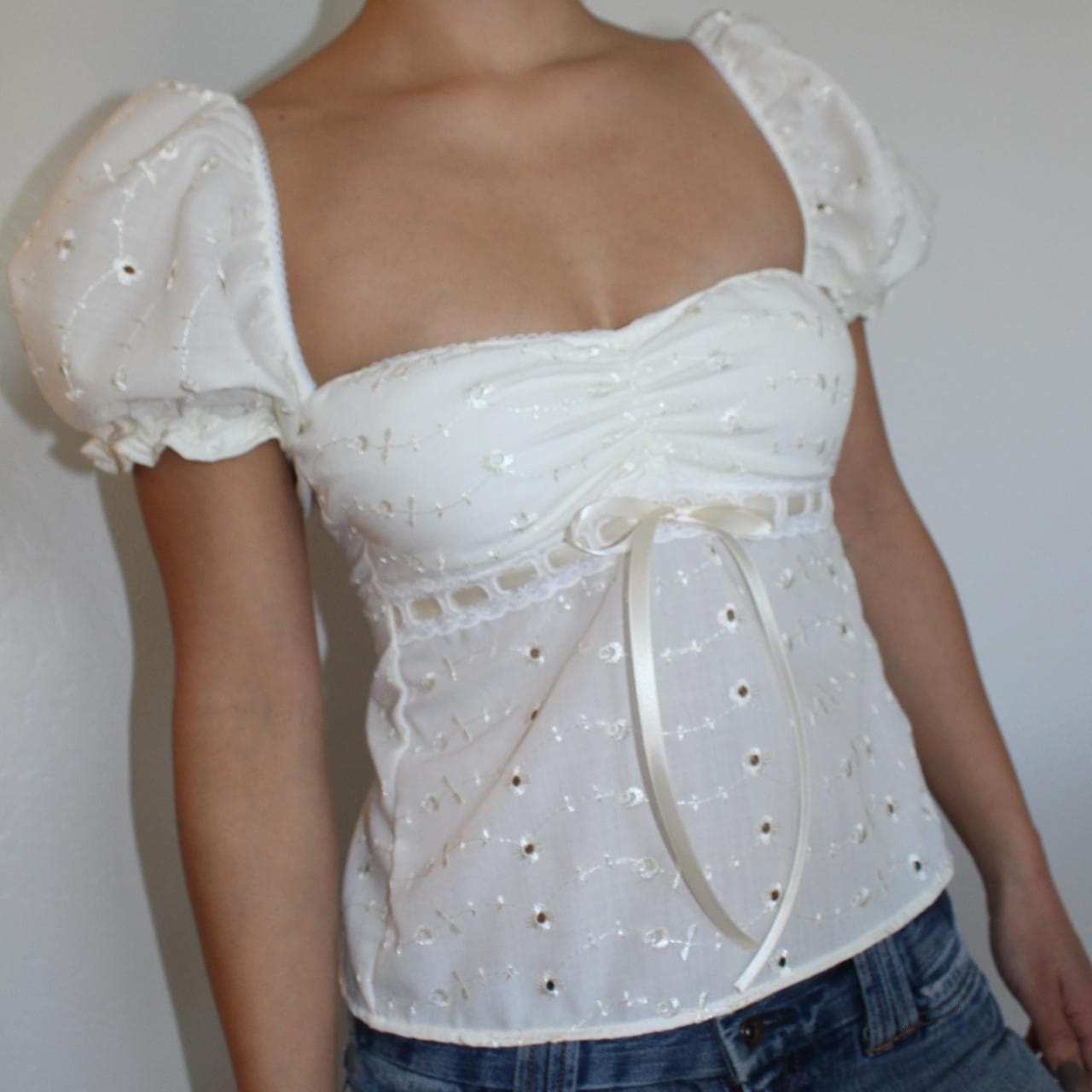 The Arwen top 
Handmade ivory embroidered fabric... thumbnail 5