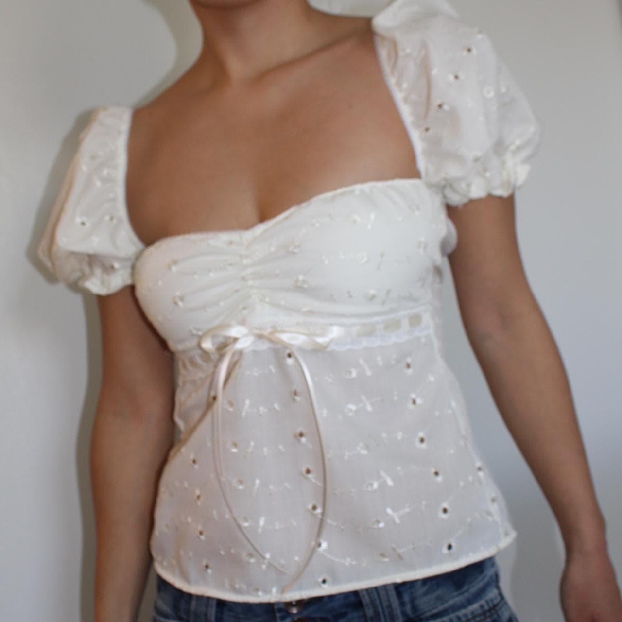 The Arwen top 
Handmade ivory embroidered fabric... thumbnail 3