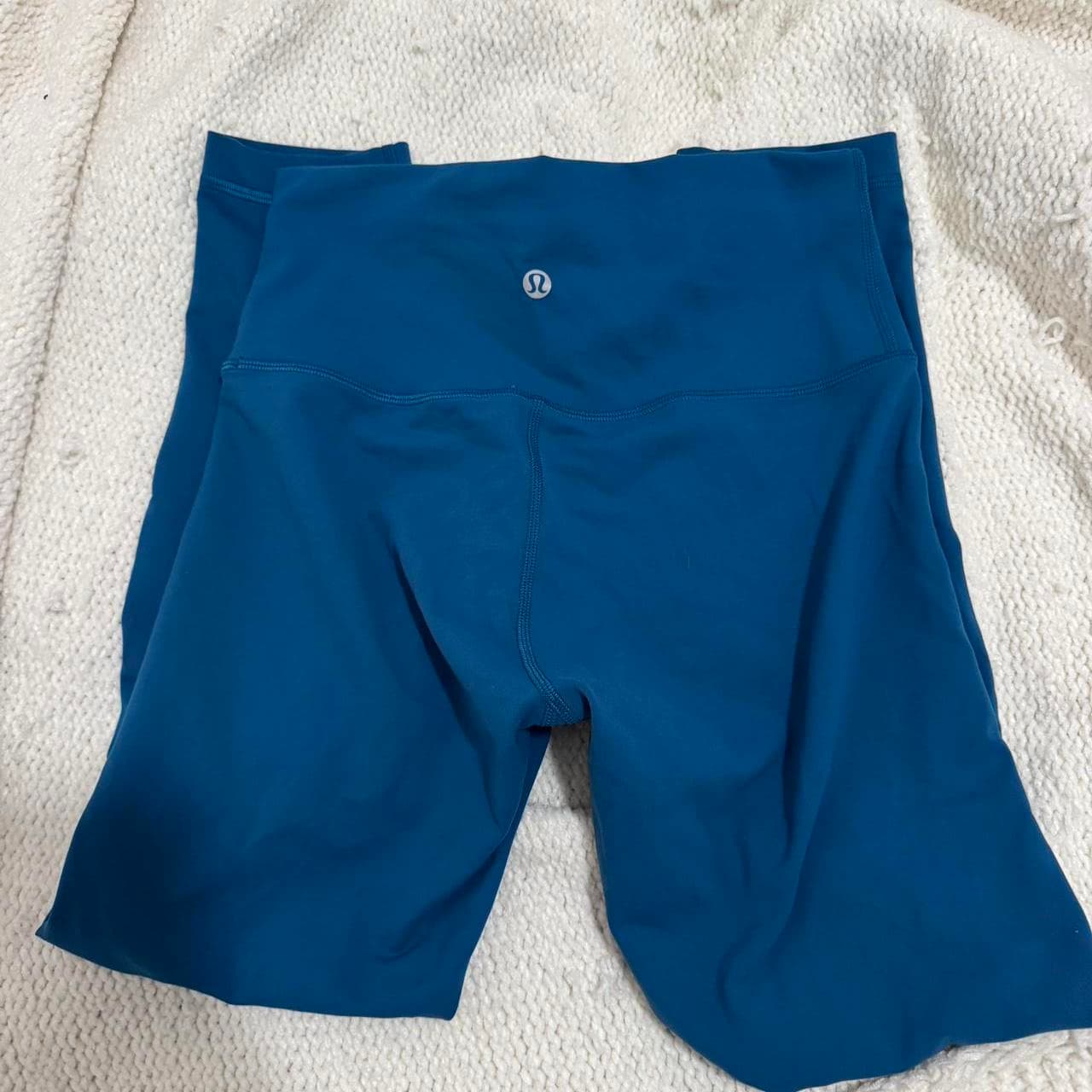 LULULEMON leggings size 6
Used excellent condition