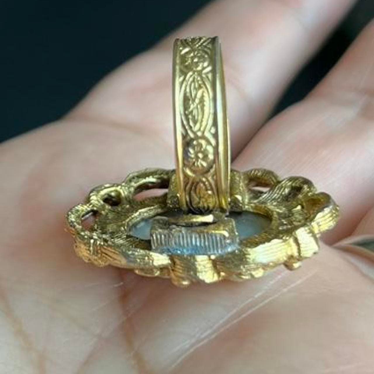 VTG Gold tone cameo ring with adjustable ring #cameo thumbnail 3