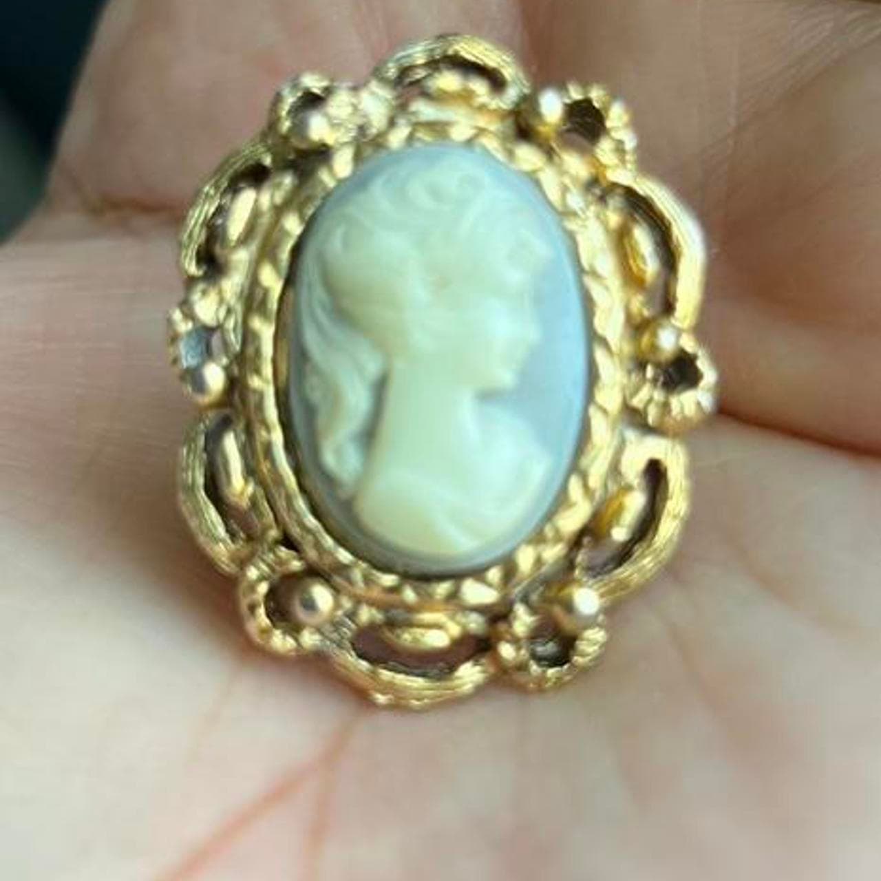 VTG Gold tone cameo ring with adjustable ring #cameo thumbnail 5