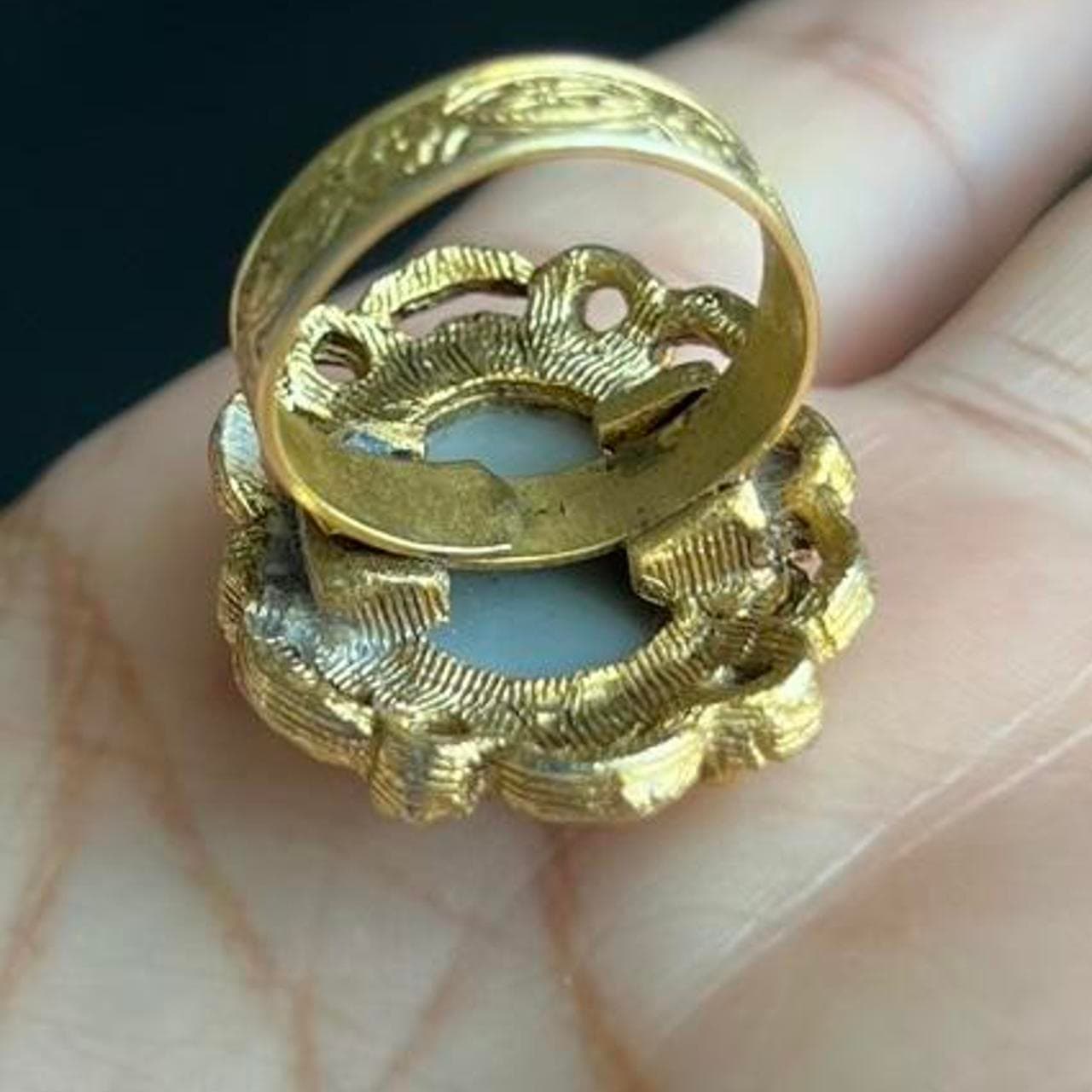 VTG Gold tone cameo ring with adjustable ring #cameo thumbnail 4