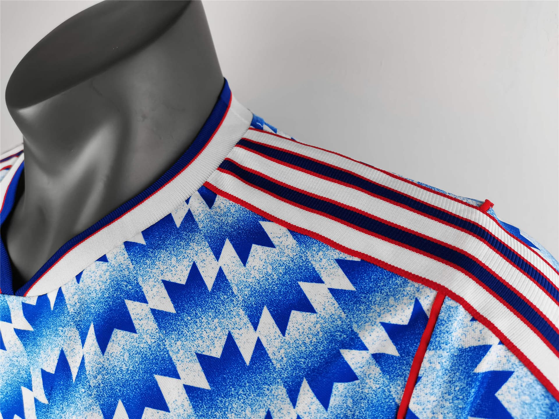 Manchester United Away Retro Jersey 90/92 thumbnail 2