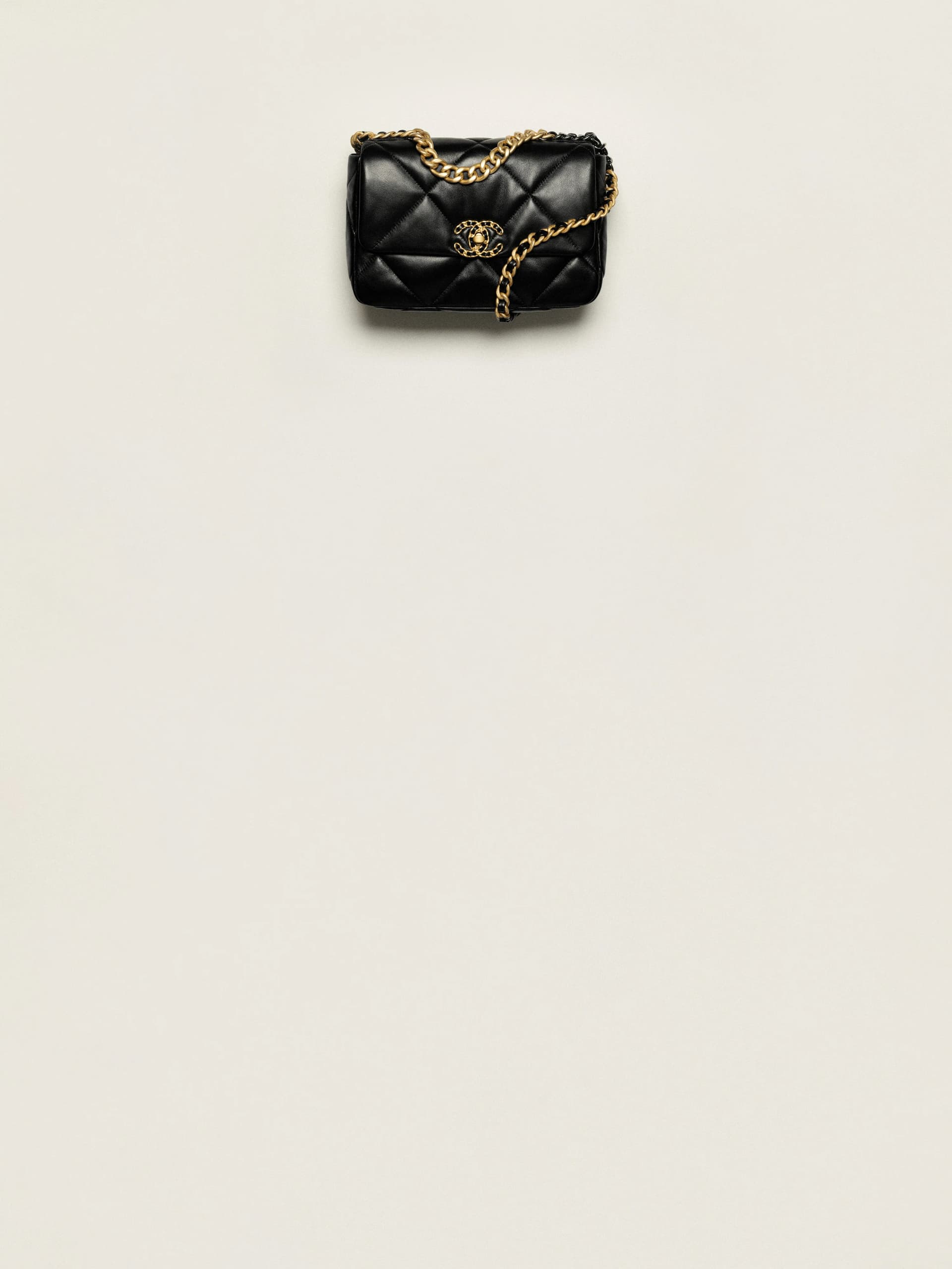 CHANEL 19 Handbag - Image 1