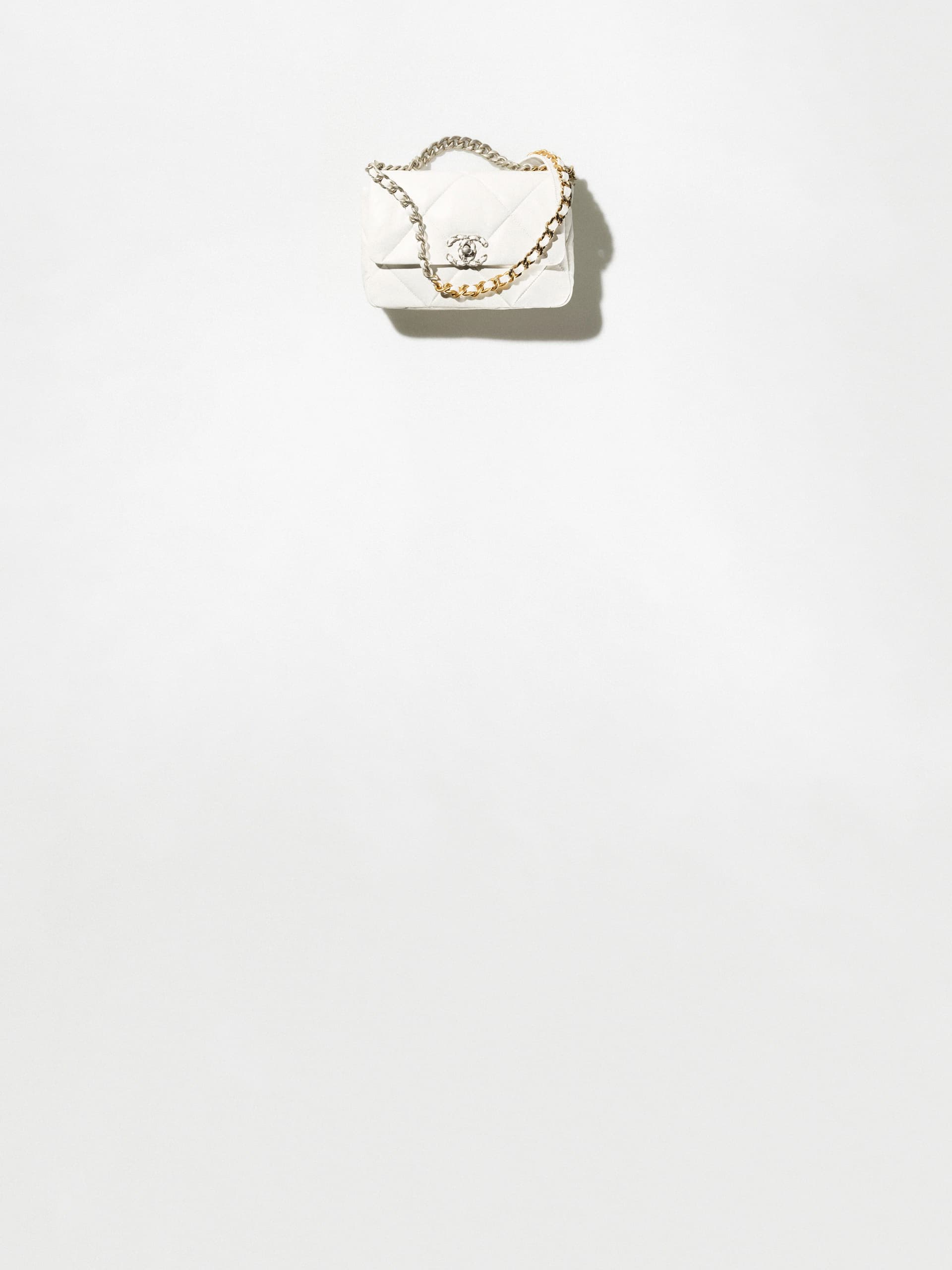 CHANEL 19 Handbag - Image 1