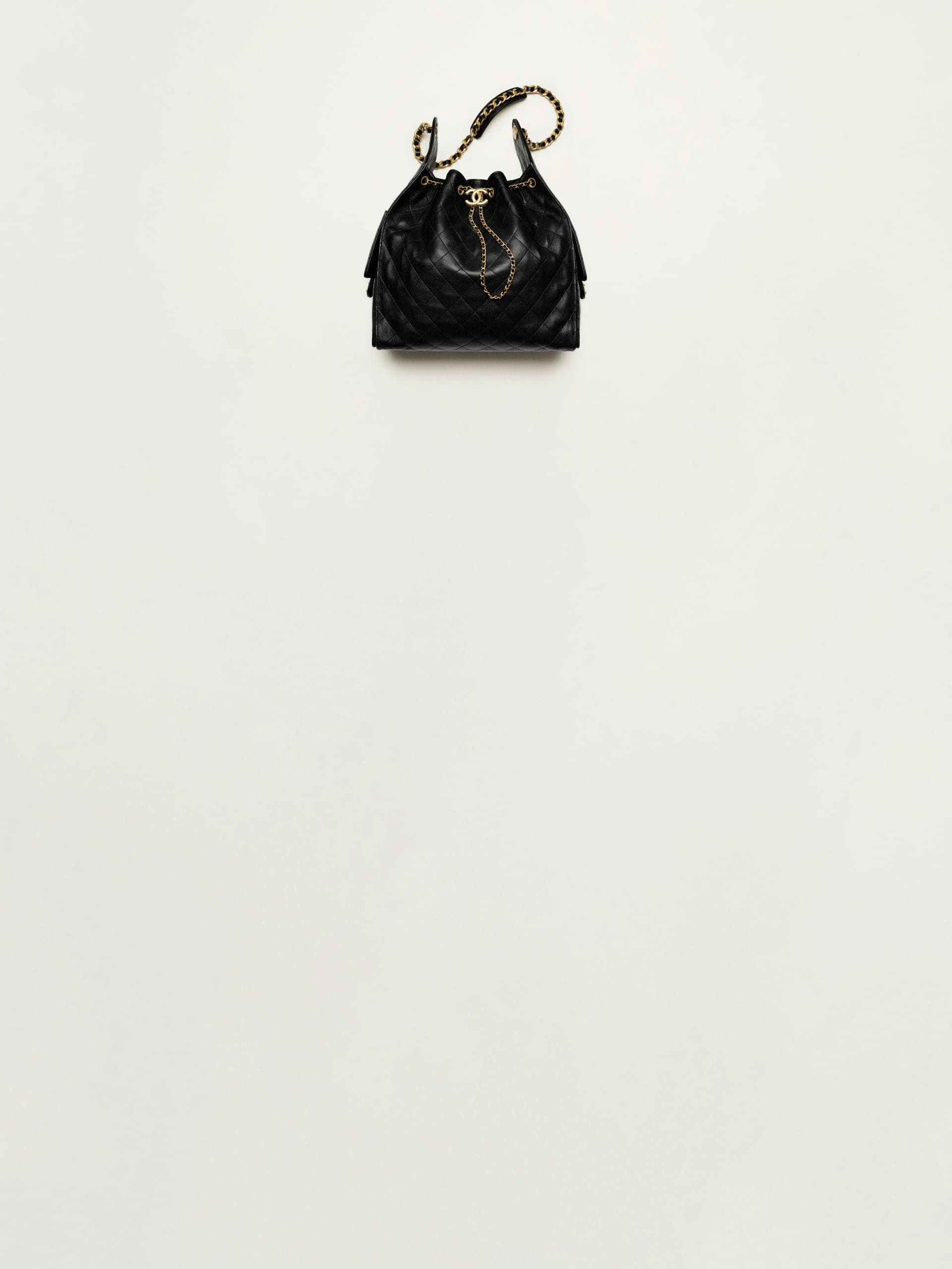 CHANEL 25 Medium Handbag - Image 1