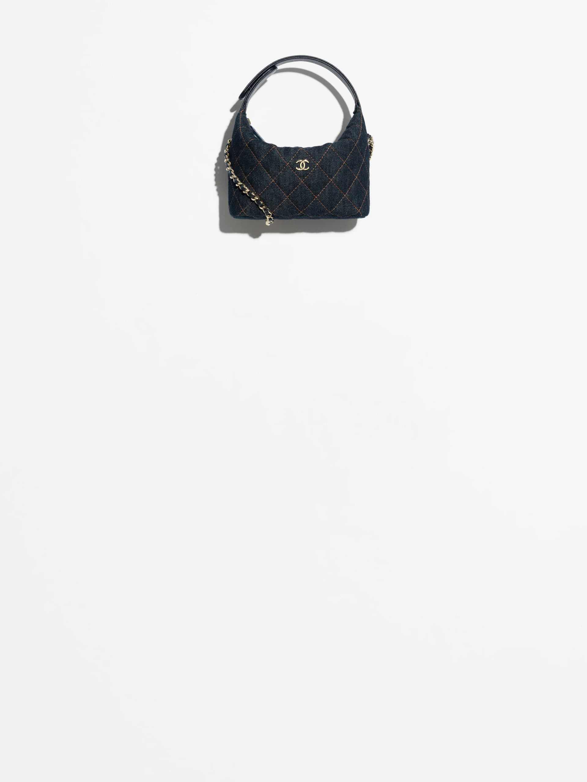 Classic Clutch With Chain - Image 1