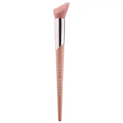 Cheek-Hugging Highlight Brush 120 - Image 1