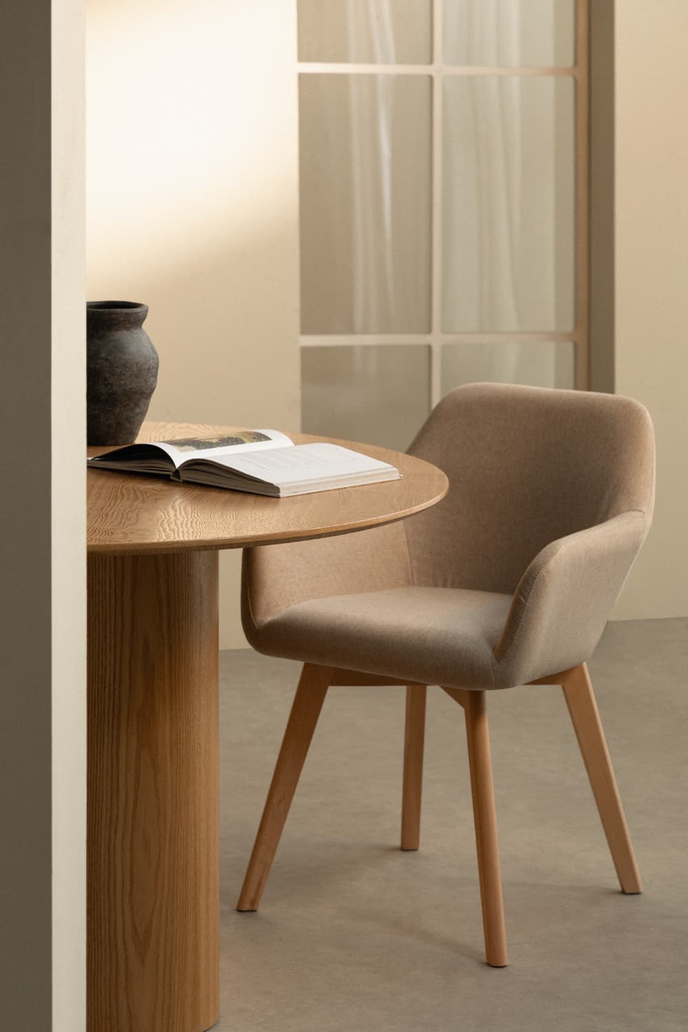 Chaise de salle à manger Ervi avec accoudoirs - Image 1
