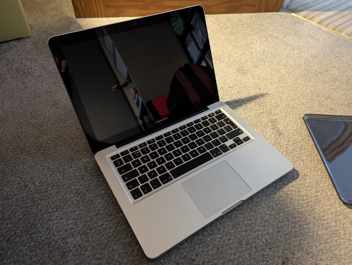Apple MacBook Pro 13in 128GB SSD Laptop 2011 Great Condition W/Case NEW BATTERY - Image 1