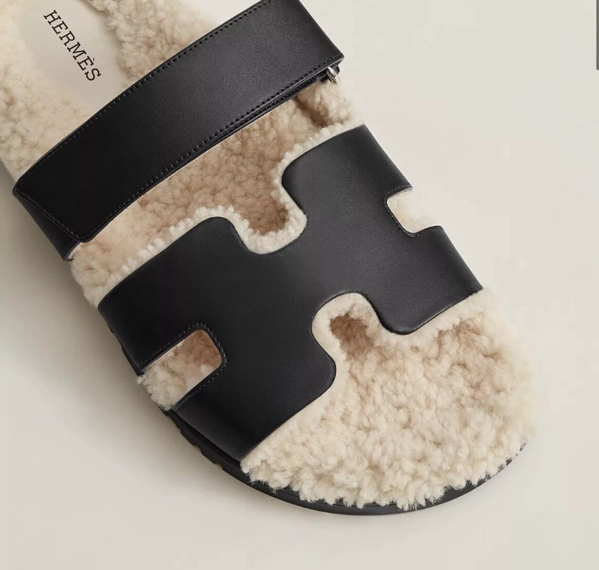 NEW HERMES BLACK ECRU CHYPRE SANDAL SHEARLING SLIPPER Size 41 Teddy leather - Image 1