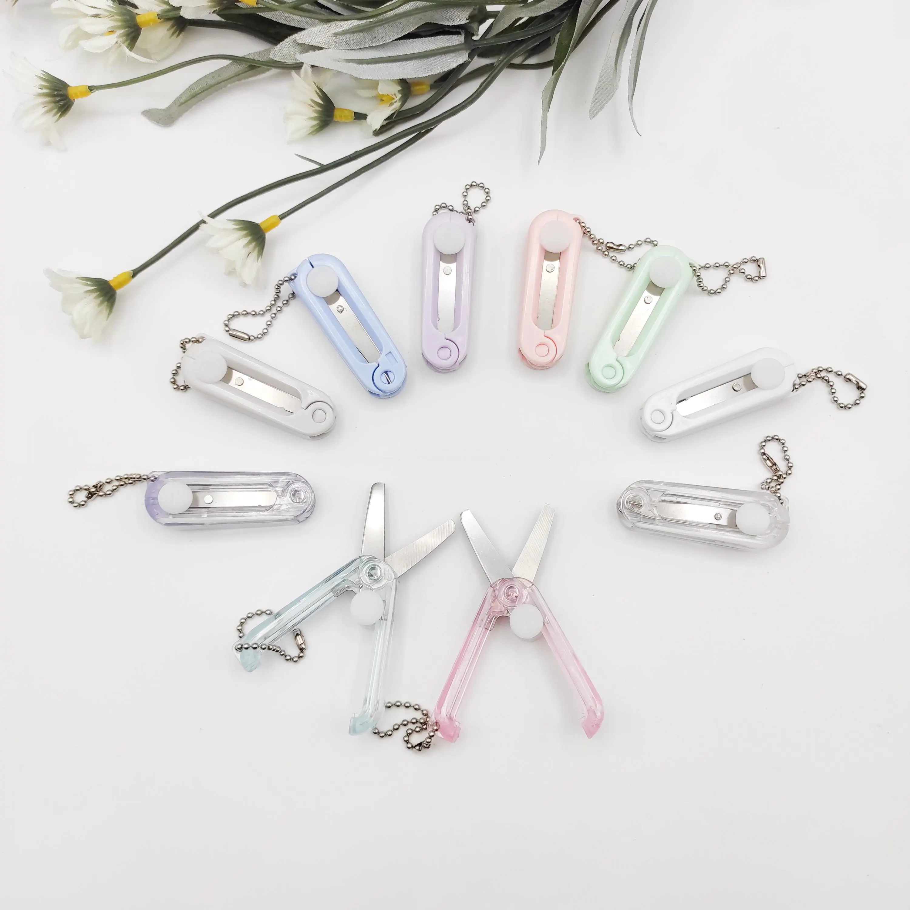 Small Portable Folding Scissors travel safe - Image 1