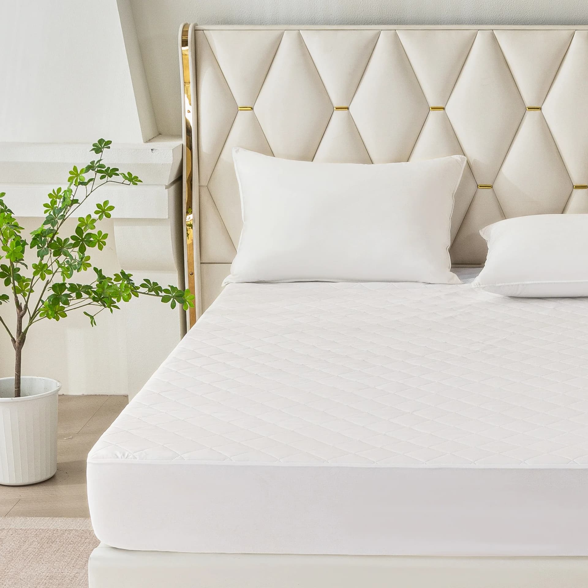 Mainstays Super Soft Quilted Mattress Pad, Twin/Twin-XL 39 in x 80 in - Image 1