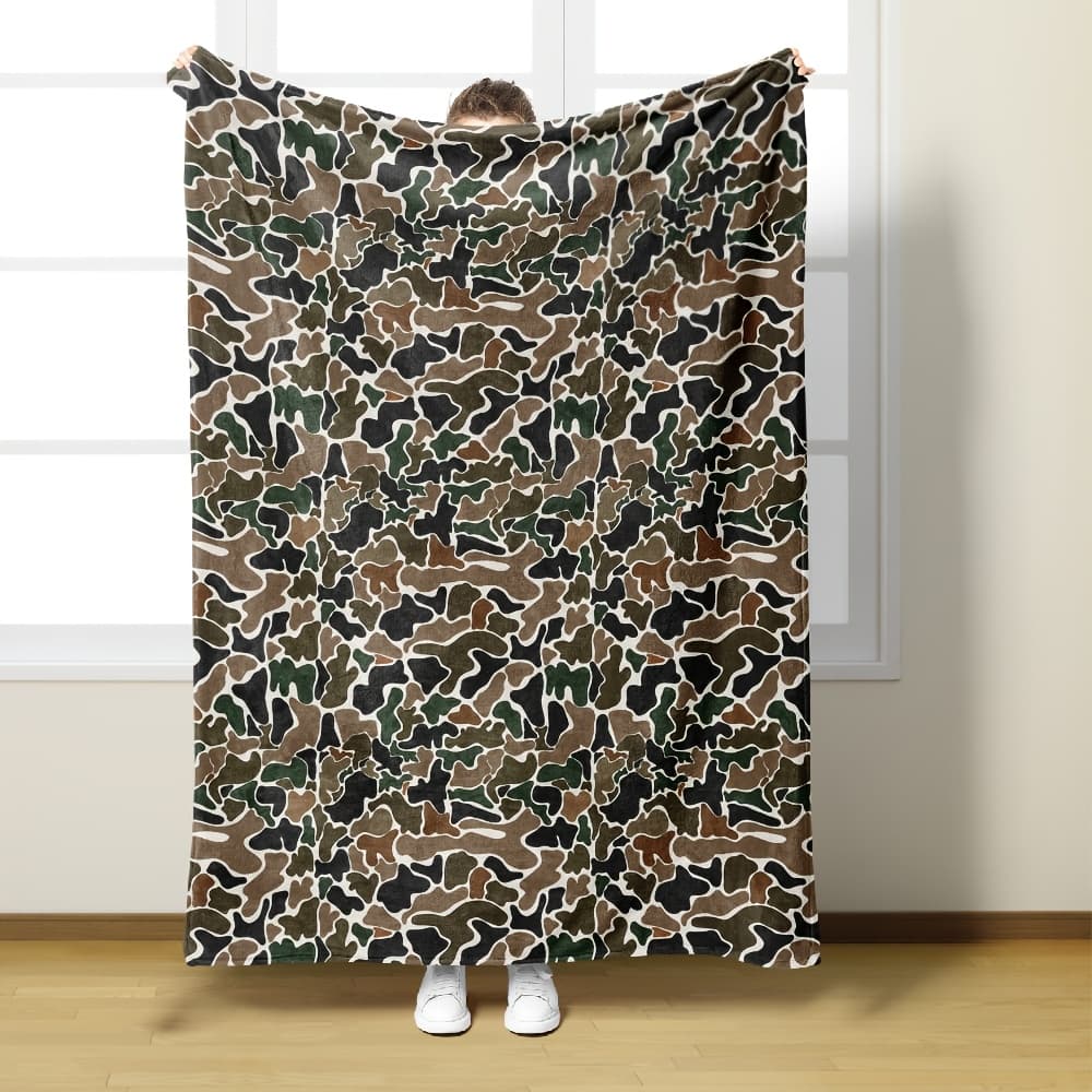 Lightweight & Cozy Ultra-Soft Camo Flannel Throw Blanket - Versatile All-Season Warmth Plush - Perfect Gift for Loved Ones, Bed, Couch, Camping & Travel - Image 1