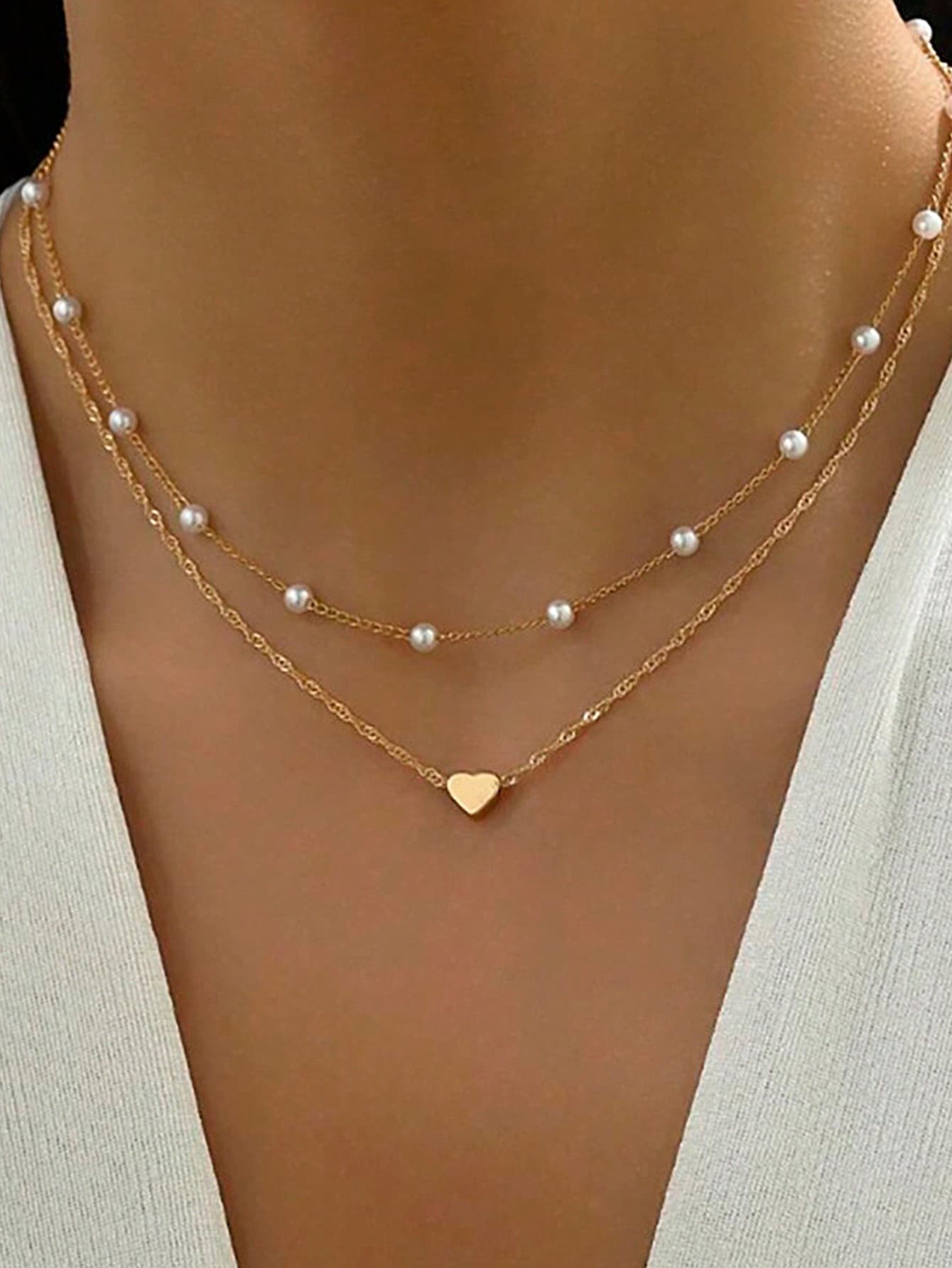 Exquisite Heart-Shaped Pendant With Imitation Pearl Collarbone Chain, Simple And Elegant Temperament Necklace, Exquisite Party Versatile For Daily Wear, Women's Jewelry (Random Number Of Imitation Pearls) - Image 1
