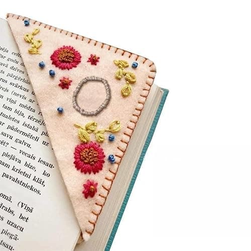 MOTEERLLU Personalized Hand Embroidered Corner Bookmark, Fall-O | A-Z Initial, Cute Book Markers for Reading Women, Book Lovers Gifts for Friends Mom & Teachers, 3.74" - Image 1
