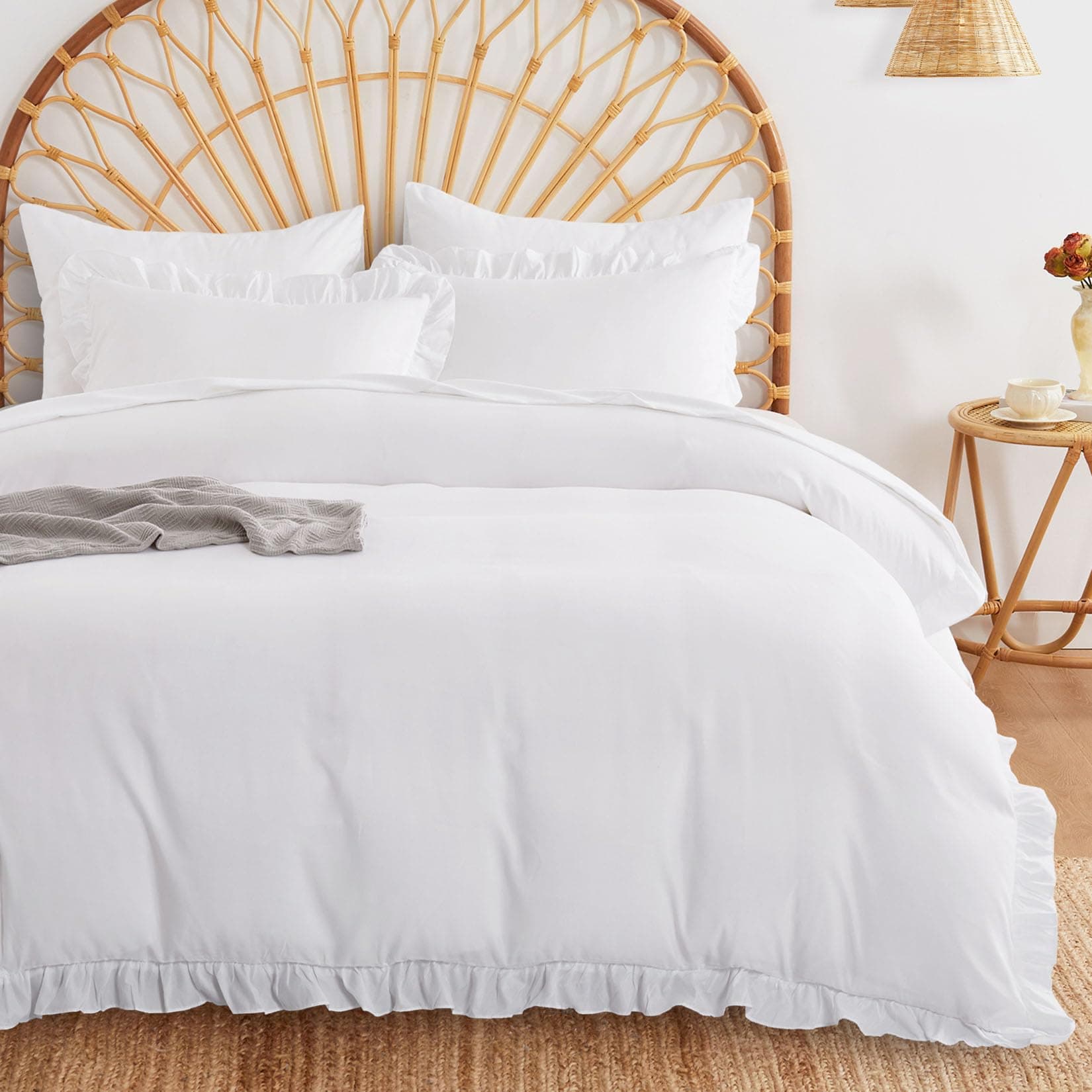 Wake In Cloud - Ruffle Quilt Cover Set, 1000TC Ultra Soft Microfiber Duvet Doona Cover Bed Bedding, 3 Piece, White, Queen Size - Image 1