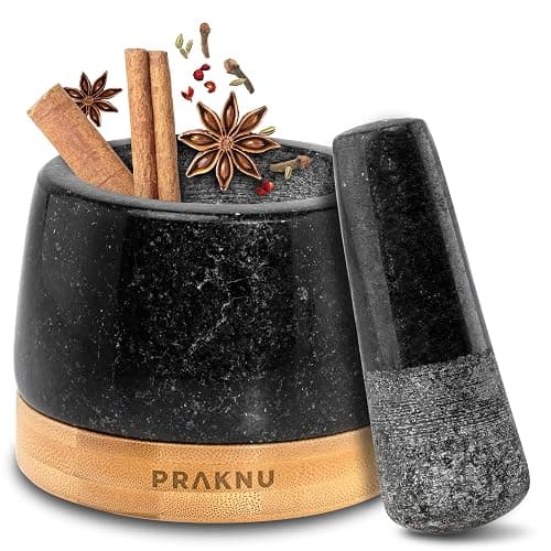 Praknu Mörser aus Granit klein mit Stößel - Für ein feines Mahlergebnis - Mit Untersetzer aus nachhaltigem FSC® Holz - Leicht zu Reinigen - Image 1