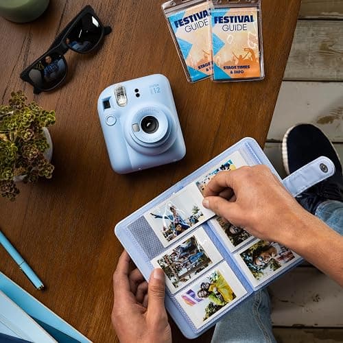 FUJIFILM instax mini 12™ Sofortbildkamera für Erwachsene | Kamera mit Sofortdruck für farbige Erinnerungen zum Anfassen – Selfiespiegel, Nahaufnahmemodus & automatische Belichtung | Pastel Blue - Image 1