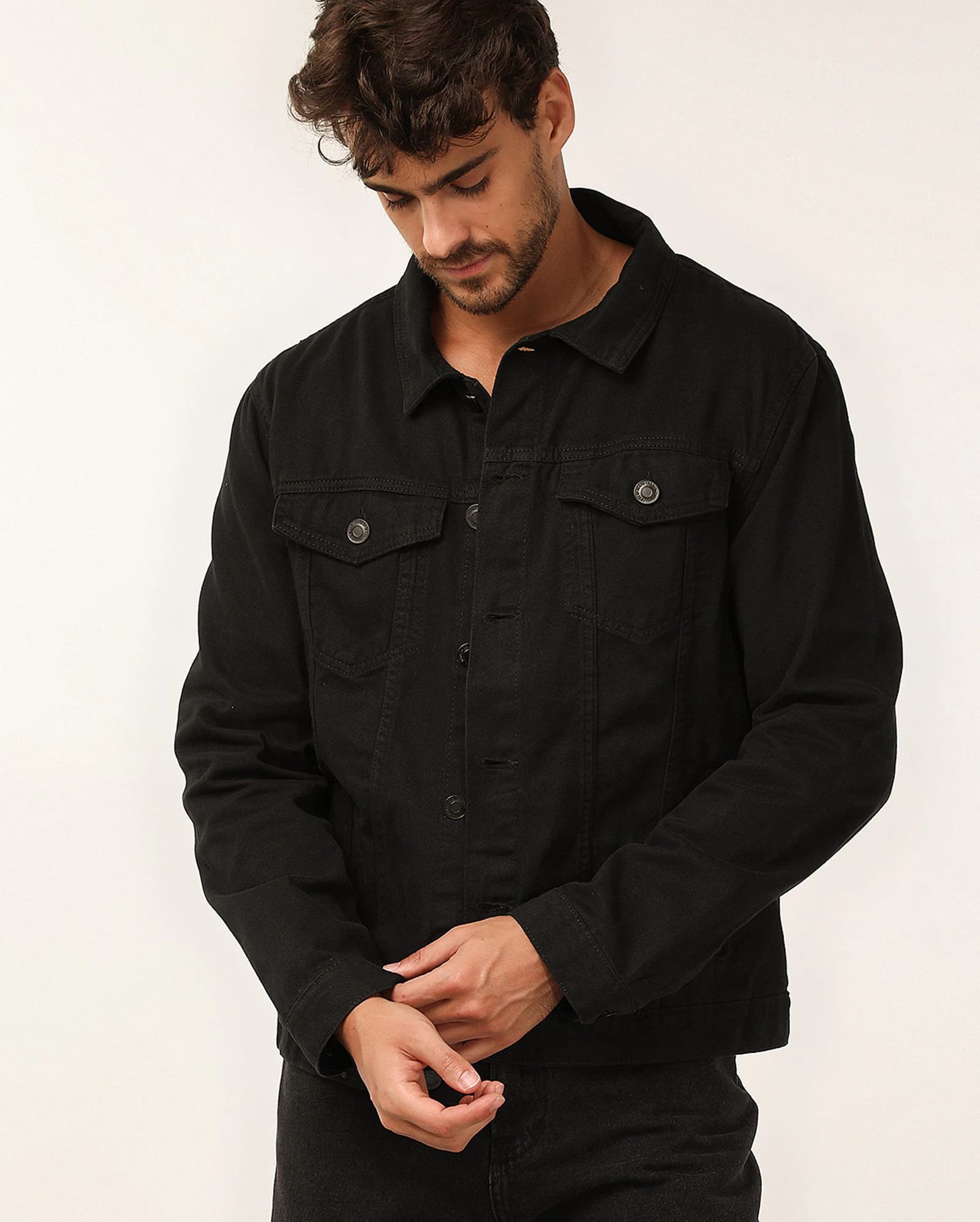 Jaqueta jeans masculina trucker com bolsos - Preto | Pool Jeans - Image 1