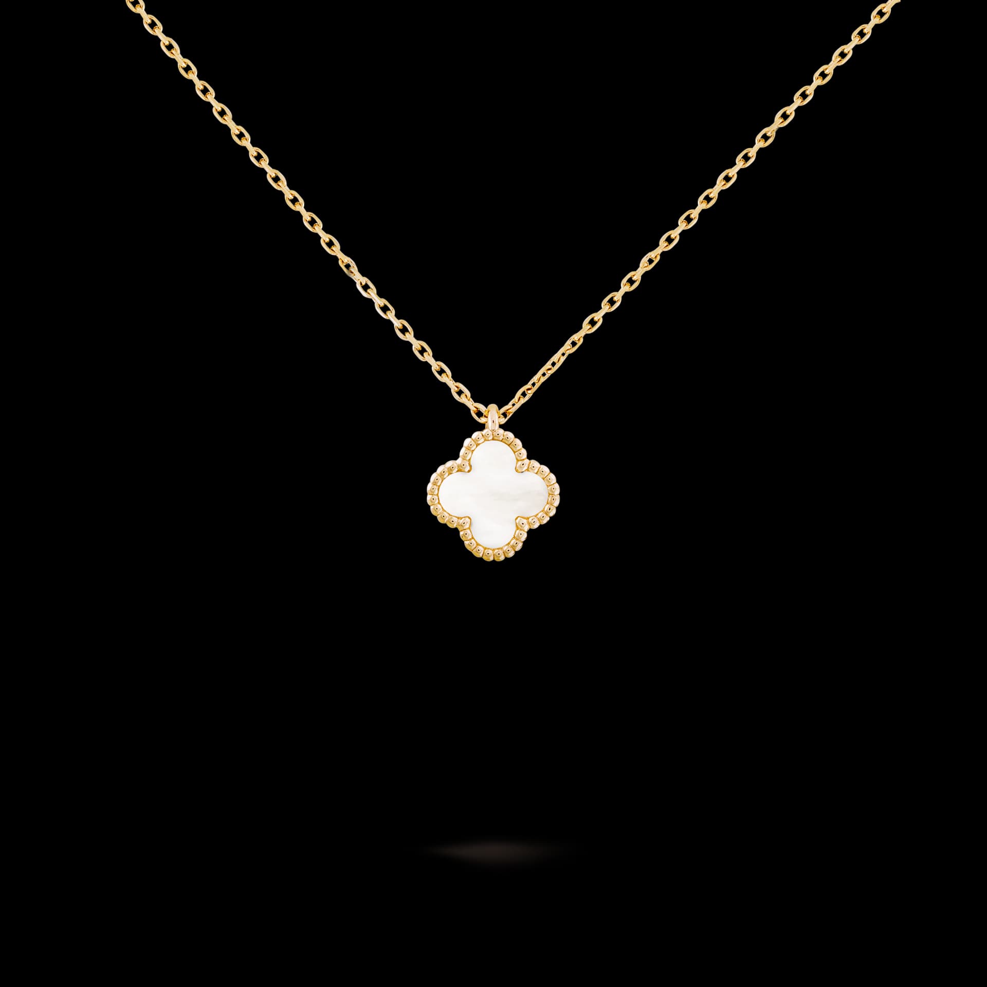 Sweet Alhambra pendant 18K yellow gold, Mother-of-pearl - Van Cleef & Arpels - Image 1