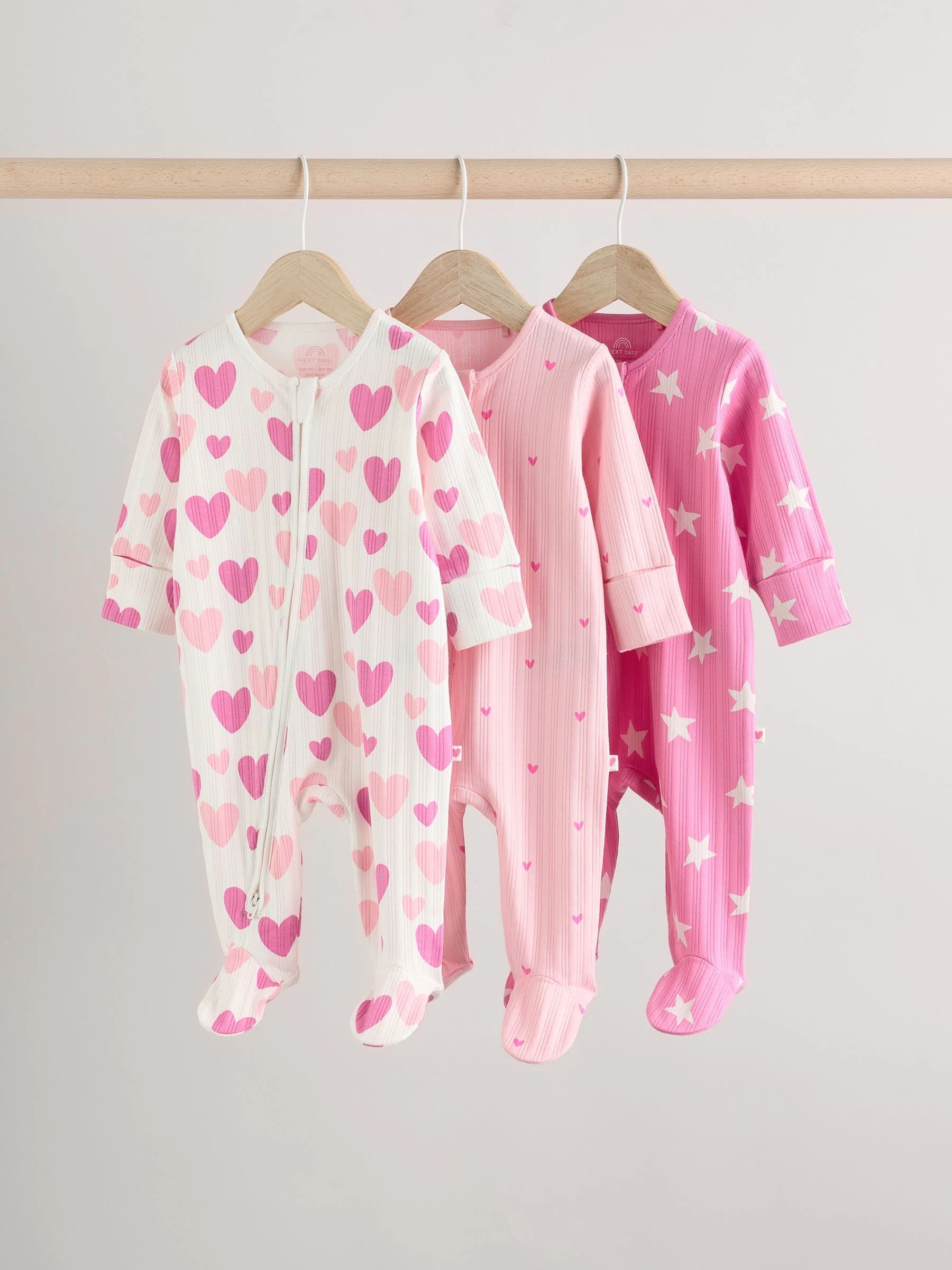 Rosa - Baby-Schlafanzug in Rosa mit Herzdruck aus 100 % Baumwolle im 3er-Pack (0M.–2J.) (0M.–2J.) - Image 1